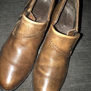 Born Hand Crafted Footwear 6 1/2